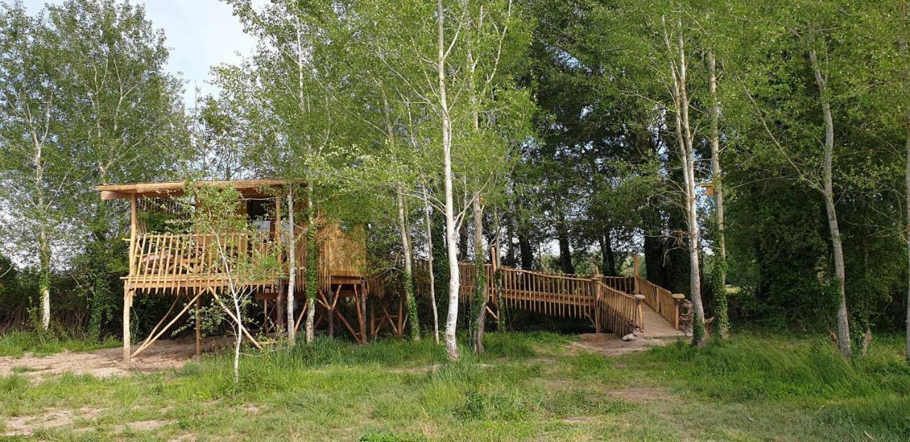 La Cabane Perchee Villelaure Exterior photo